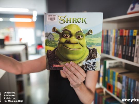 Akcja Oleśnickiej Biblioteki Publicznej - #selfiezksiążką