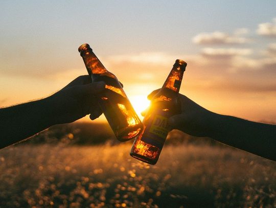 Alkoholowe libacje na boisku szkoły nr 6 w Oleśnicy