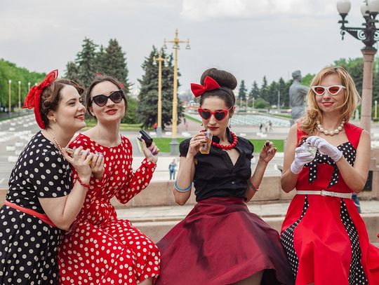 American Cars Mania - piękne samochody, urocze dziewczyny, atrakcyjne koncerty