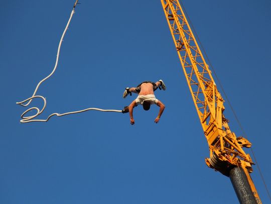American Cars Mania: Pierwsi śmiałkowie już skaczą na bungee w Oleśnicy!