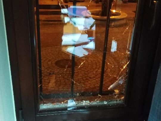 Areszt za naruszenie nietykalności cielesnej i znieważenie policjantów