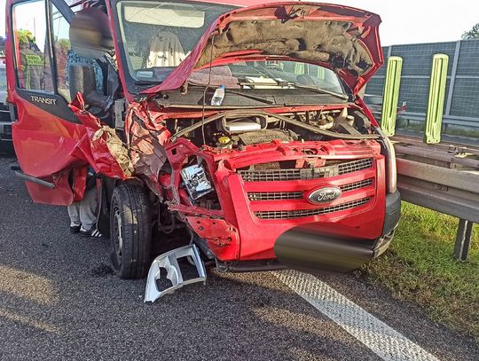 Auto samo wezwało pomoc do wypadku. Zderzyły się cztery samochody