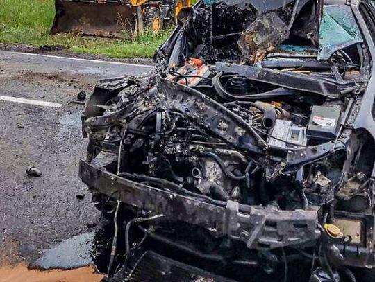 Auto zderzyło się z koparką 