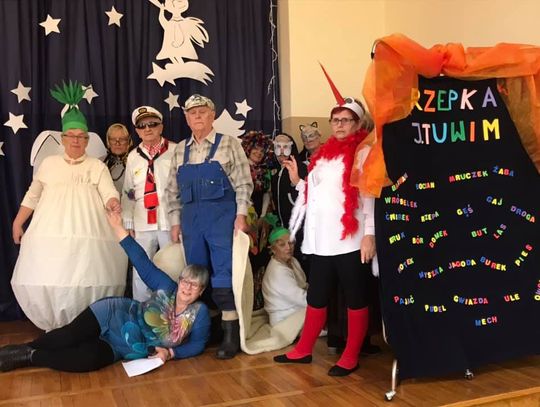 Babcia za dziadka, dziadek za rzepkę...