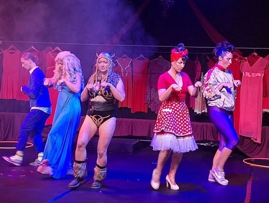 Barbaren Barbies rozgrzały publiczność. „A Wild Women Circus” hitem OFCA
