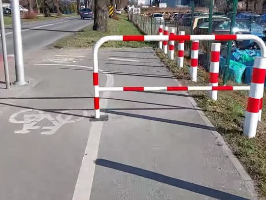 Barierki na Krzywoustego, czyli pieniądze wyrzucone w błoto?