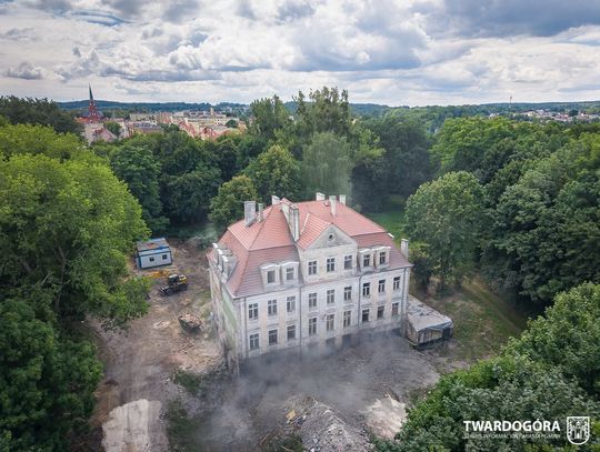 Barokowy pałac w Twardogórze odzyskuje blask. Miliony z UE na nową perłę gminy