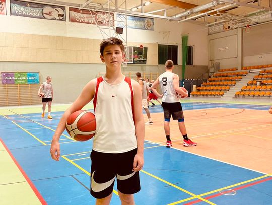 Bartosz Narolski ćwiczy razem z seniorami Team-Plastu Oleśnica