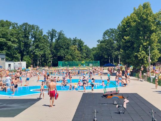 Basen Atola w Oleśnicy pęka w szwach 