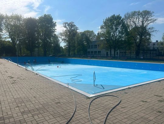 Basen w Sycowie szykuje się na otwarcie. Pojawi się też nowa atrakcja