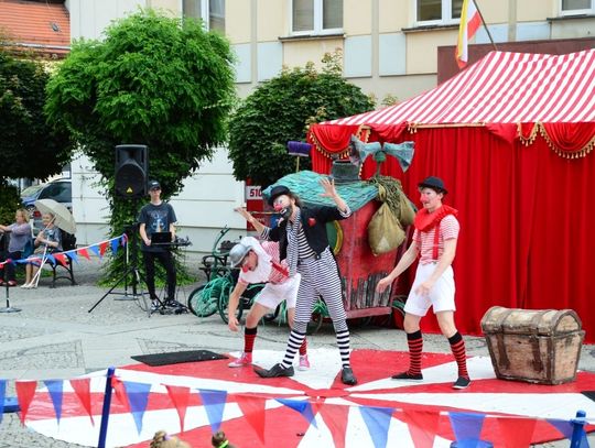 "Baśniowa podróż klaunów" na Rynku w Oleśnicy