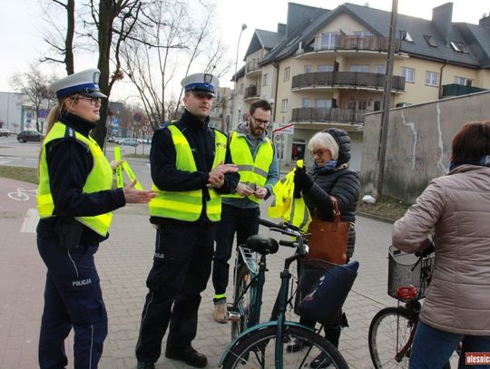 Błysną przykładem, czyli bezpieczniej na drodze