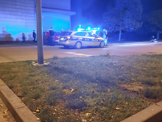 Bójka pod salą widowiskową. Ucierpiał dziennikarz