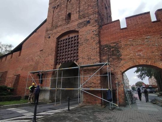 Brama Wrocławska w remoncie. Utrudnienia od rana