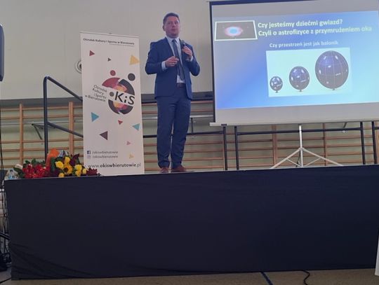Burmistrz Bierutowa Piotr Sawicki wygłosił wykład inauguracyjny na Uniwersytecie III Wieku