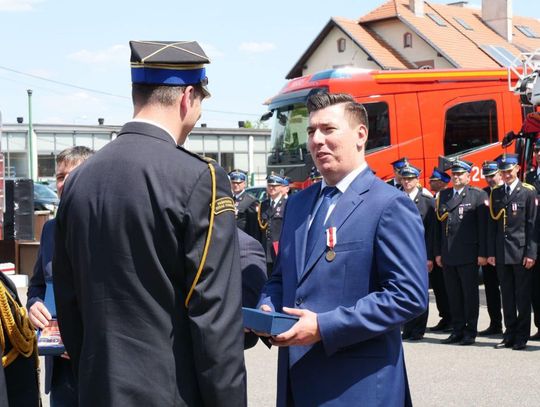 Burmistrz Sycowa odznaczony przez strażaków