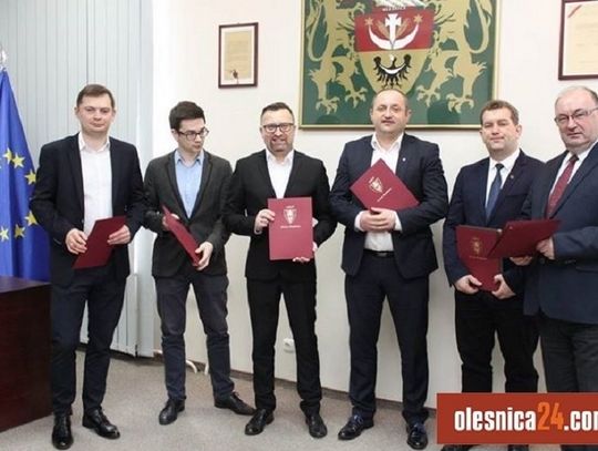 Burmistrzowie i wójtowie porządzą rok dłużej?!