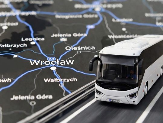 BURZA WOKÓŁ WYCIECZEK. CZY TO POLITYCZNY NEPOTYZM?