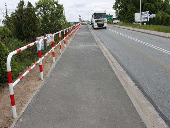 Chodnik połączył trzy gminy w powiecie oleśnickim 