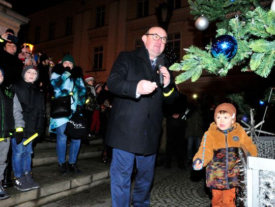 Choinka na Rynku w Oleśnicy rozświetlona!