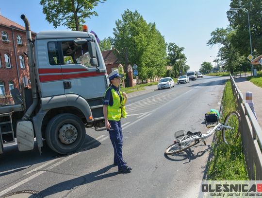 Ciężarówka kilka metrów wlokła rowerzystkę na Wojska Polskiego w Oleśnicy