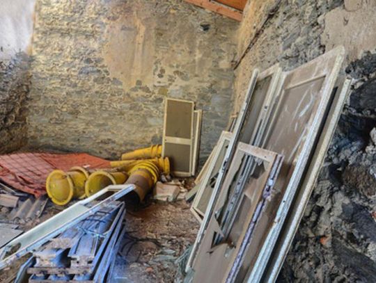 Co zrobić z gruzem po remoncie? Praktyczny przewodnik po wynajmie kontenerów na odpady budowlane