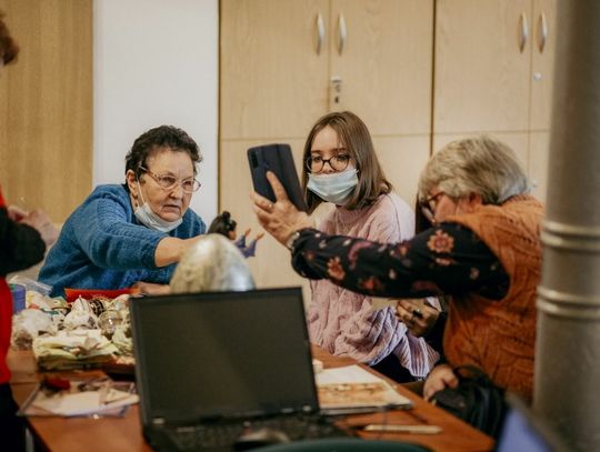 Czy młodzież i seniorzy mogą znaleźć wspólny język? Oczywiście! 