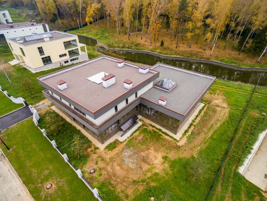 Dachy płaskie i zielone we Wrocławiu — projekt i montaż