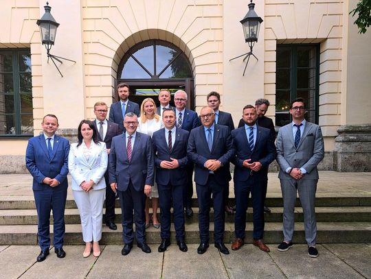 Wśród dolnośląskiej delegacji znaleźli się przedstawiciele zarządu województwa, dolnośląskiego sejmiku oraz przedsiębiorcy z regionu