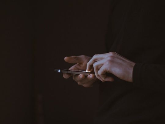Dostałeś SMS-a z prośbą o dopłatę za przesyłkę? Nie daj się oszukać!