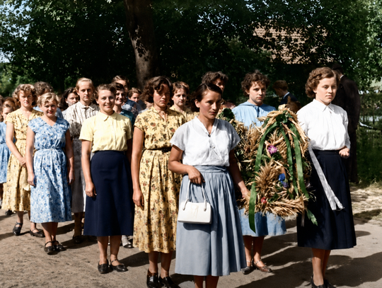 Dożynki z 1958 roku. Zobaczcie, jak świętowano ponad 65 lat temu (ROLKA)