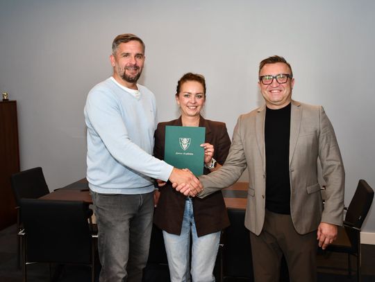 Droga w Dąbrowie zostanie przebudowana. Podpisano umowę