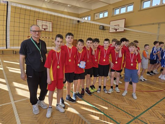 Drużyna z Dziadowej Kłody mistrzem powiatu w siatkówce