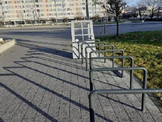 Drzwi na placu Zwycięstwa w Oleśnicy