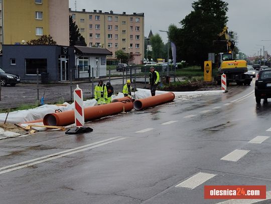 Duże utrudnienia na ul. Kaliskiej. Trwa budowa ścieżki pieszo-rowerowej Duże utrudnienia na ul. Kaliskiej. Trwa budowa ścieżki pieszo-rowerowej
