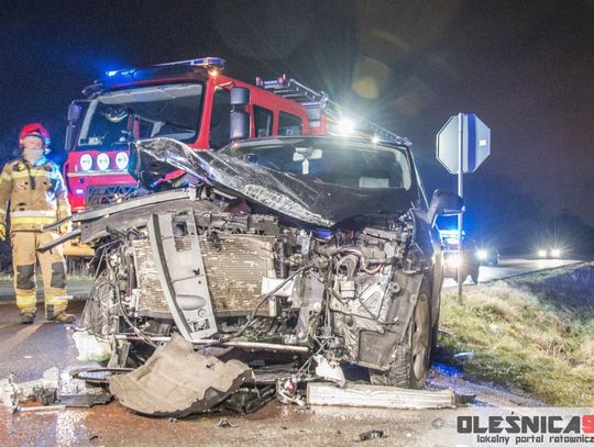 Dwoje rannych w zderzeniu peugeota i renaulta
