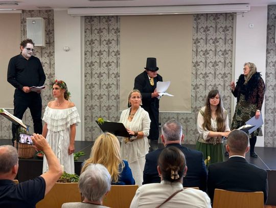 „Dziady” wzięły Oleśnicę szturmem. Prezydencka pieczęć, samorząowcy na scenie