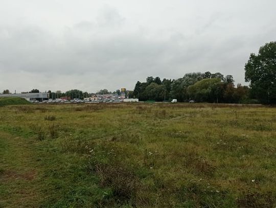 Działka przy Lidlu w Oleśnicy sprzedana za 3 miliony