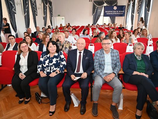 Edukacja na zakręcie. AI, fake newsy i mocne słowa kurator oświaty na zamku w Oleśnicy