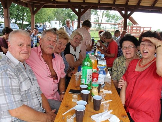Emeryci z Oleśnicy w Stajni w Świerznej
