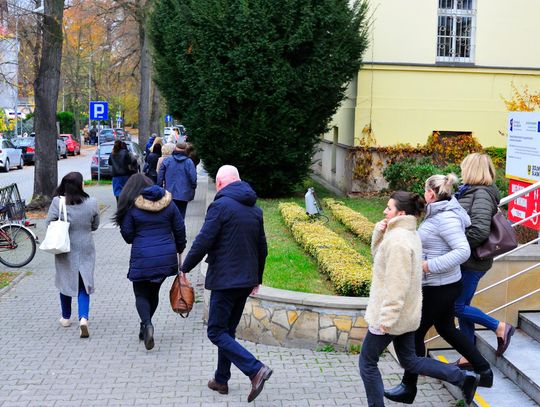 Ewakuowali Starostwo Powiatowe w Oleśnicy