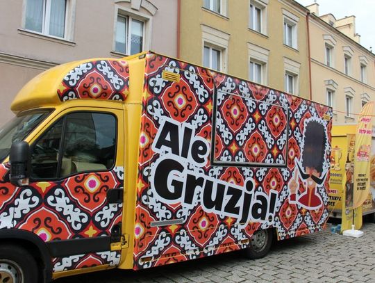 Gastronomiczna karawana na Rynku w Oleśnicy