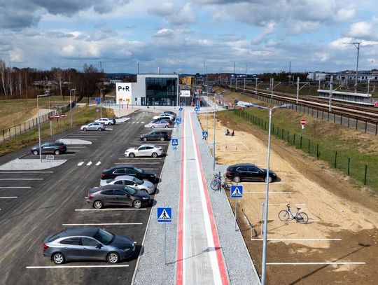 Gmina Dobroszyce z dofinansowaniem UE na budowę punktu Park&Ride przy dworcu kolejowym Gmina Dobroszyce z dofinansowaniem UE na budowę punktu Park&Ride przy dworcu kolejowym