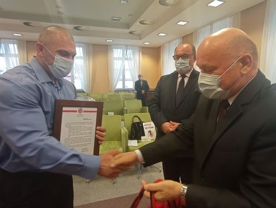Gratulacje samorządu dla kulturysty z Oleśnicy