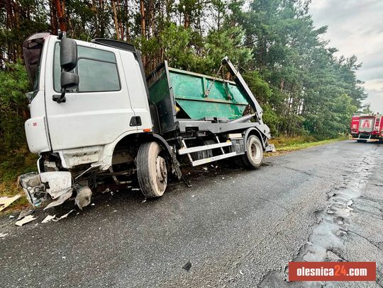 Groźny wypadek koło Ligoty Małej. Zderzyły się ciężarówka i samochód osobowy