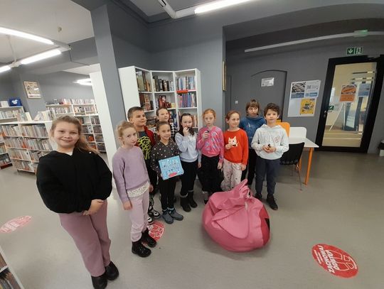 Grudniowe spotkanie w ramach projektu "Nasza Mała Biblioteka" Grudniowe spotkanie w ramach projektu "Nasza Mała Biblioteka"