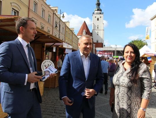 Grzegorz Schetyna na Rynku w Oleśnicy