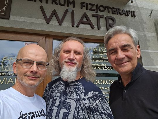 Gwiazdorska wizyta w Centrum Fizjoterapii Wiatr. Odwiedzili je Robert Gonera i Marek Pająk z Vadera