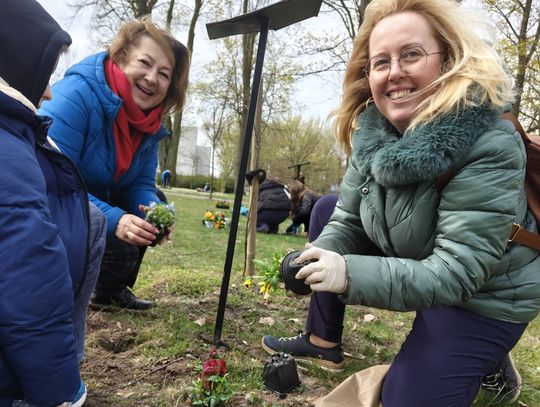 Hołd młodzieży w Oleśnicy - tak uczcili ofiary Katynia Hołd młodzieży w Oleśnicy - tak uczcili ofiary Katynia