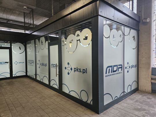 Ile kosztuje oklejenie witryny sklepowej? Inwestycja w reklamę, która działa 24/7